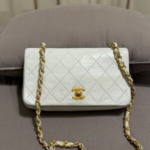 Chanel Ivory Quilted Shoulder Bag with 24k Gold hardware